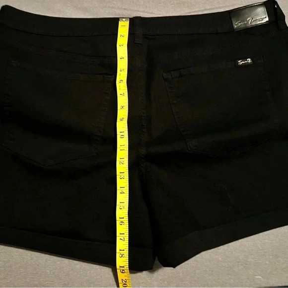 NWT Seven 7 weekend shorts rolled cuffs comfort stretch material size 22W black - Picture 4 of 5